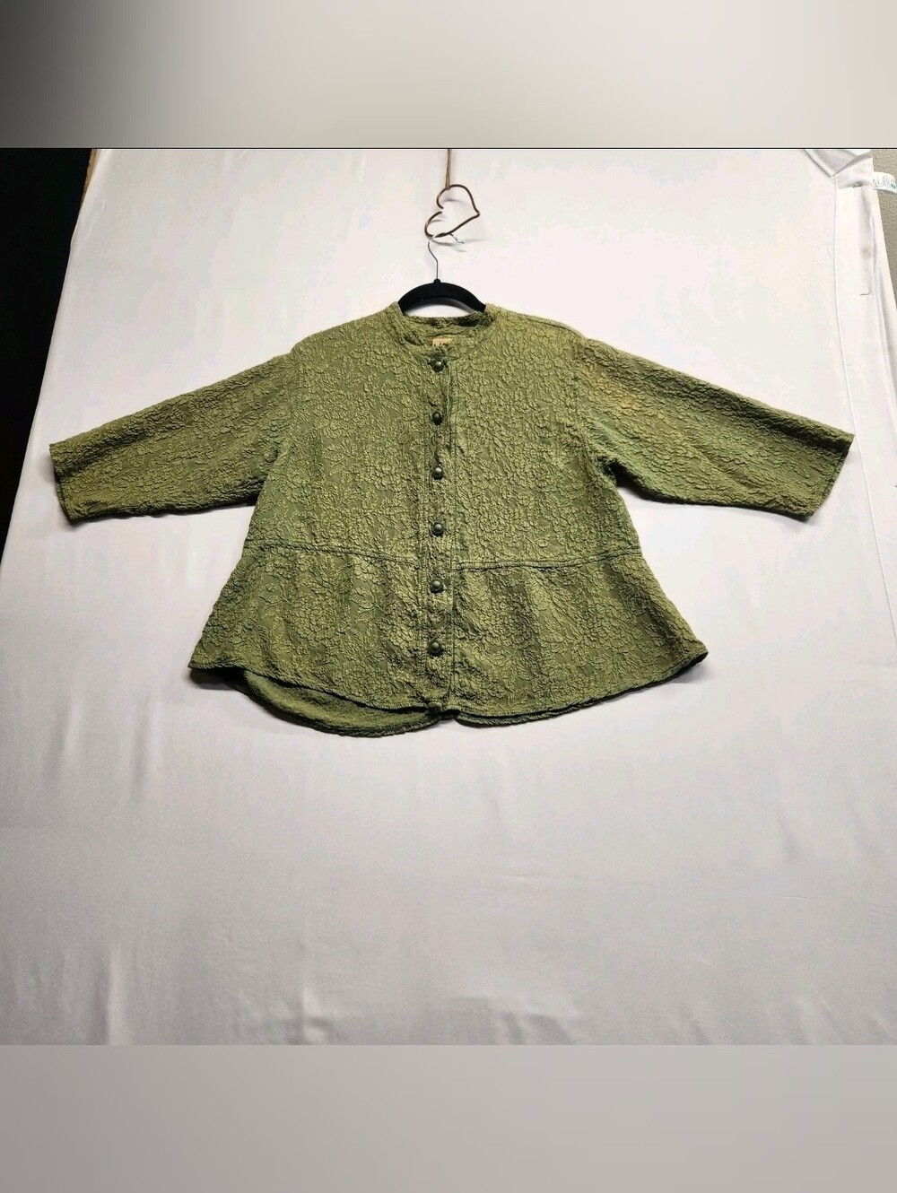 ⭐️Vintage URU 100% Silk Crinkle Blouse Moss Green Peplum Button Up Lagenlook